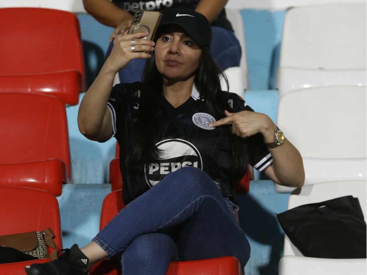 Marea Azul en el Nacional, infiltrados de Costa Rica, preciosa del Motagua captada y enmascarado sorprende