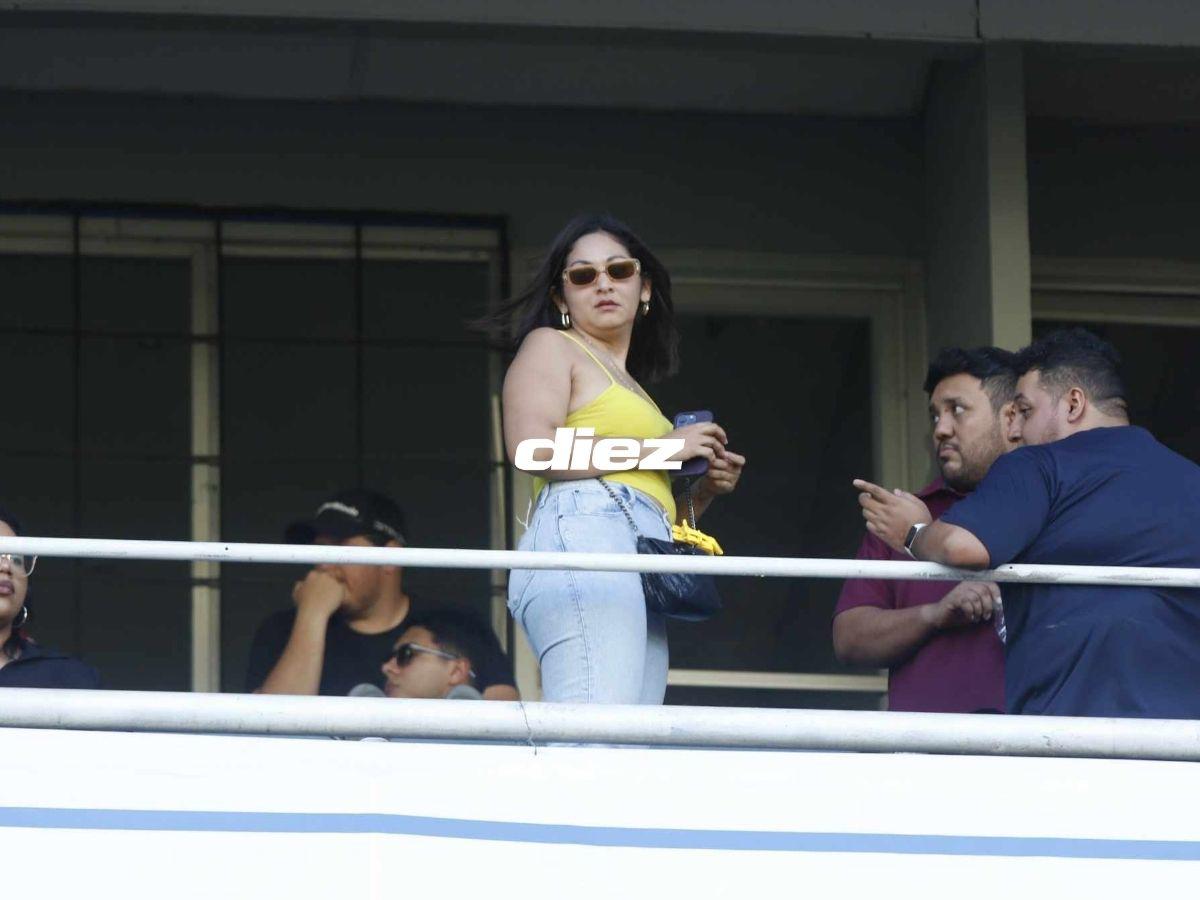 Rabia en Real España, insólita pancarta, derroche de bellezas y desenfreno en Marathón tras barrer a La Máquina en el clásico