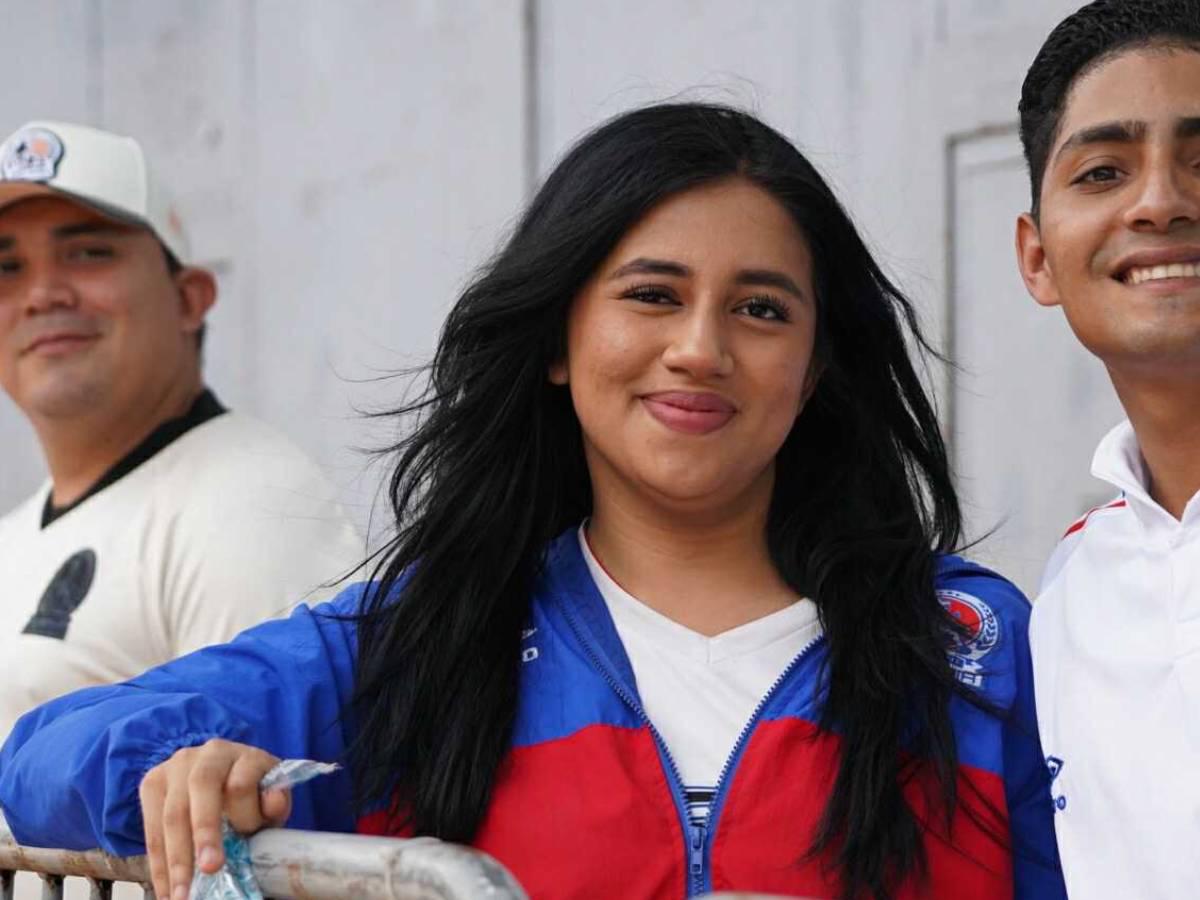 ¿Quién es la aficionada de la Máquina que se roba las miradas? Bellezas adornan la final entre Olimpia y Real España