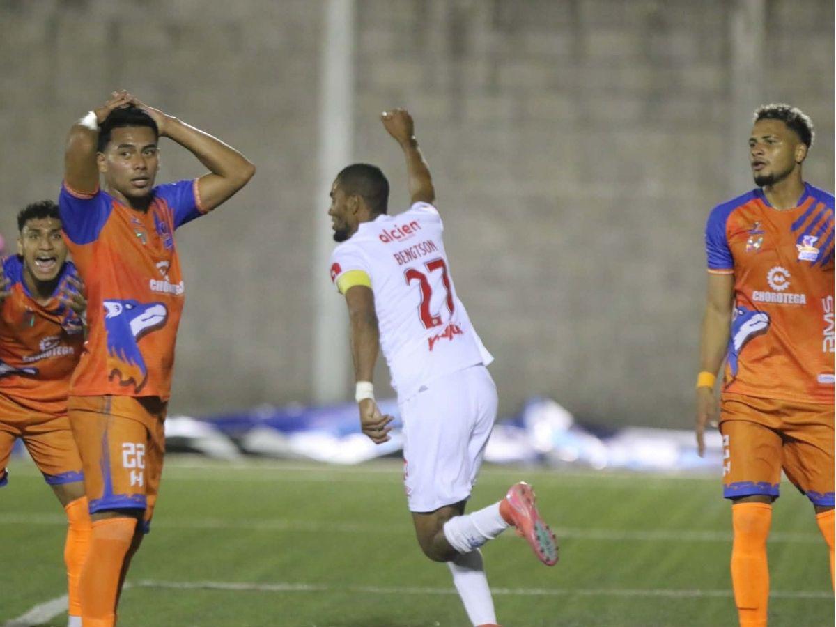 ¿Quién es el chele que debutó con Olimpia? Notición en el león antes de visitar al América y las dos nenas de azul que enamoraron