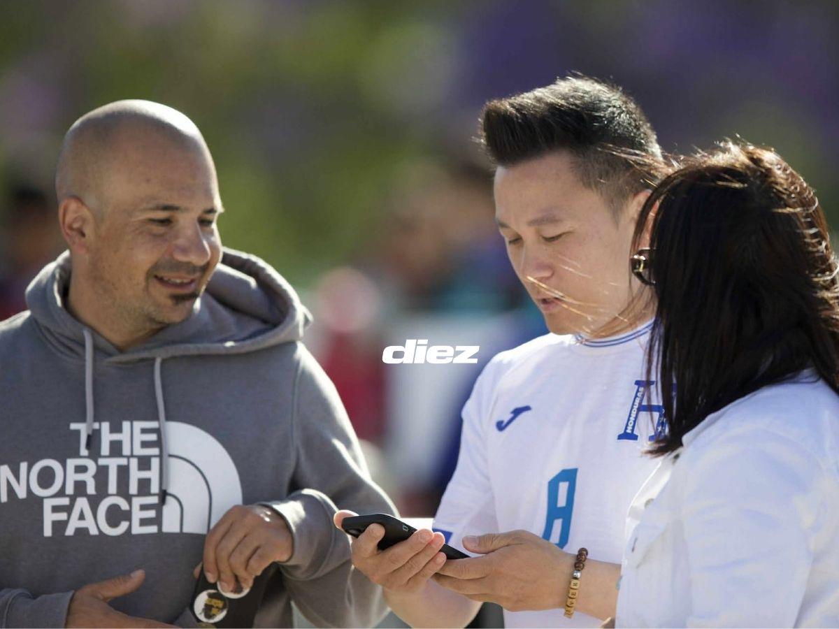 Carrazo con la bandera de Honduras, la loca pancarta, el gringo-catracho, Real España presente y la fiesta en California