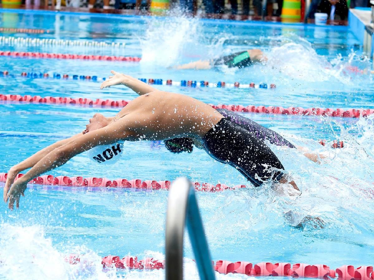 ¡Tremenda adrenalina! Más de 400 atletas de natación dieron gran batalla en campeonato de piscina en SPS