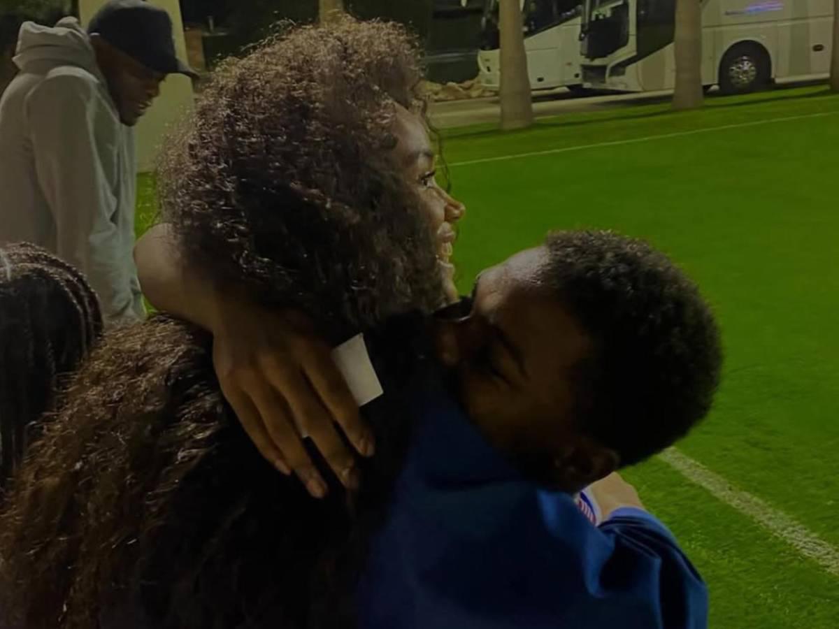 ¿Quién es la desconocida novia de Keyrol Figueroa, el hondureño que estuvo convocado por el primer equipo del Liverpool?