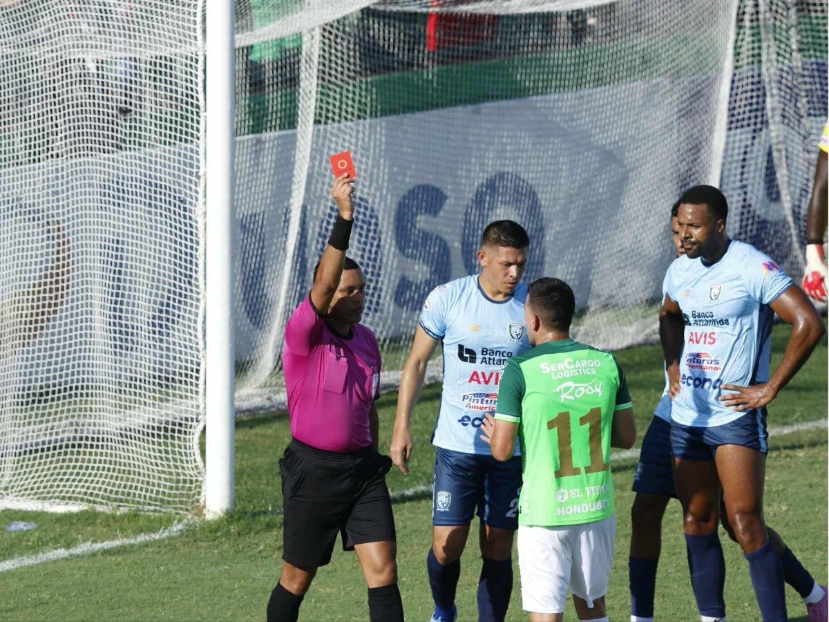 Fea bronca entre Messiniti y Paz, chicas de lentes robaron suspiros, Alexy Vega se luce y Chelito es noticia