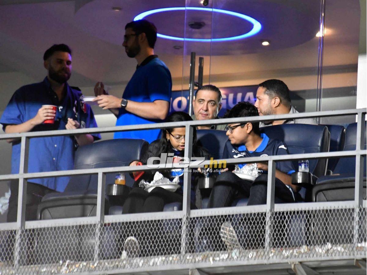 Novia de Auzmendi rompe en llanto, fiesta del Motagua en Copa Centroamericana y Carrasquilla se hizo presente