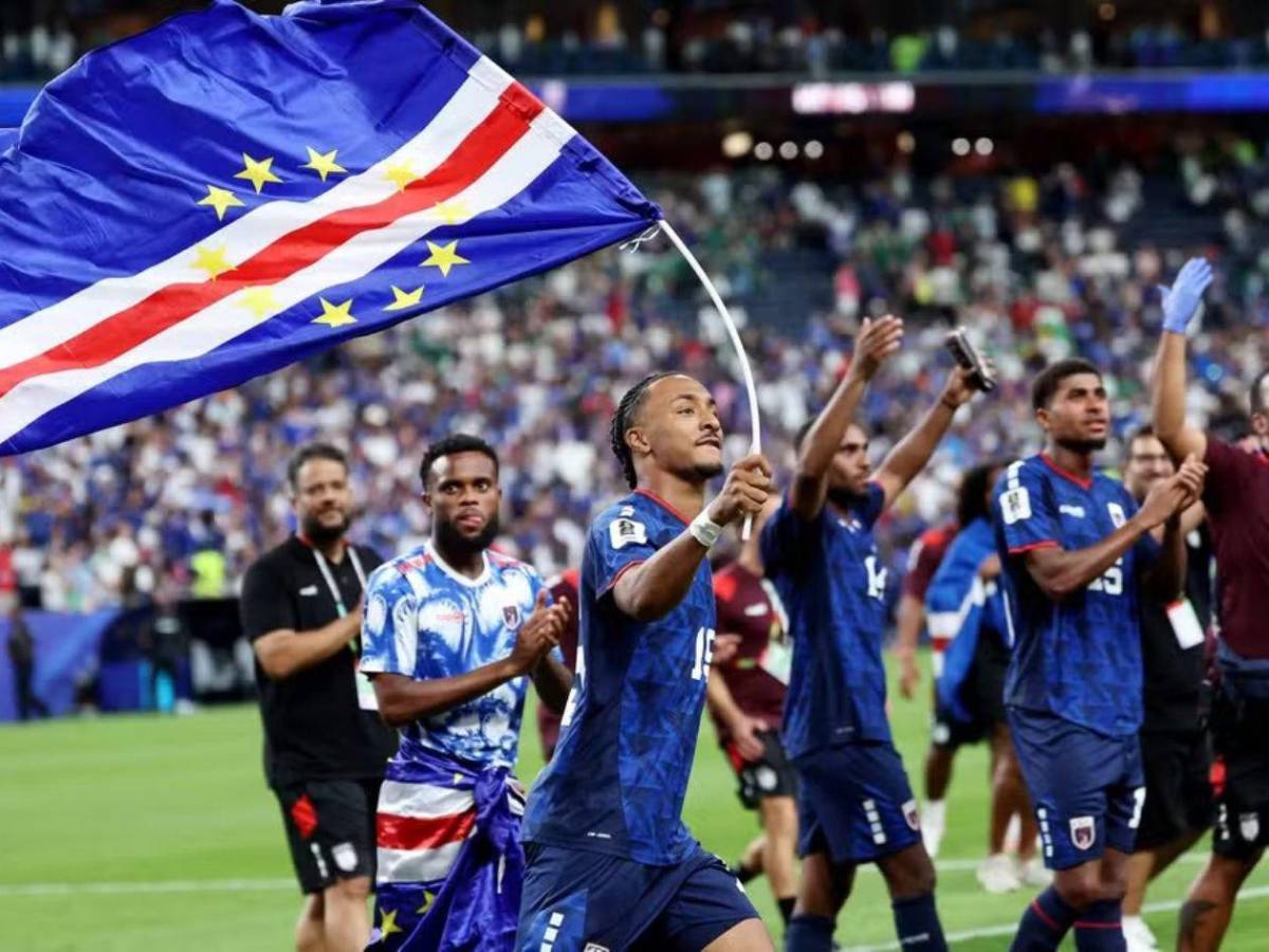 Vozinha aprovechó de su fama: así recibieron a Cabo Verde tras el histórico mundial