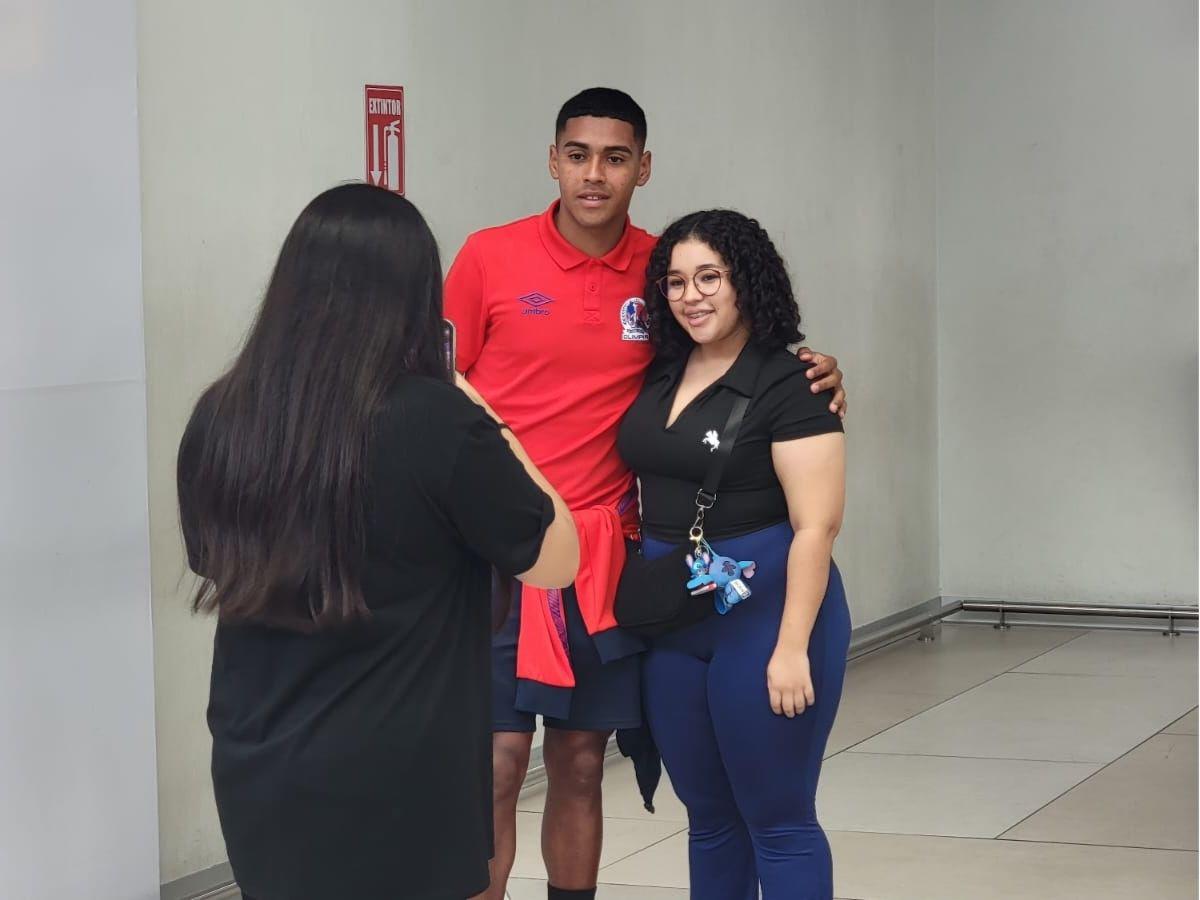 Amistoso Olimpia-Real España: jugadores del león causan furor y La Máquina viajó relax a Estados Unidos