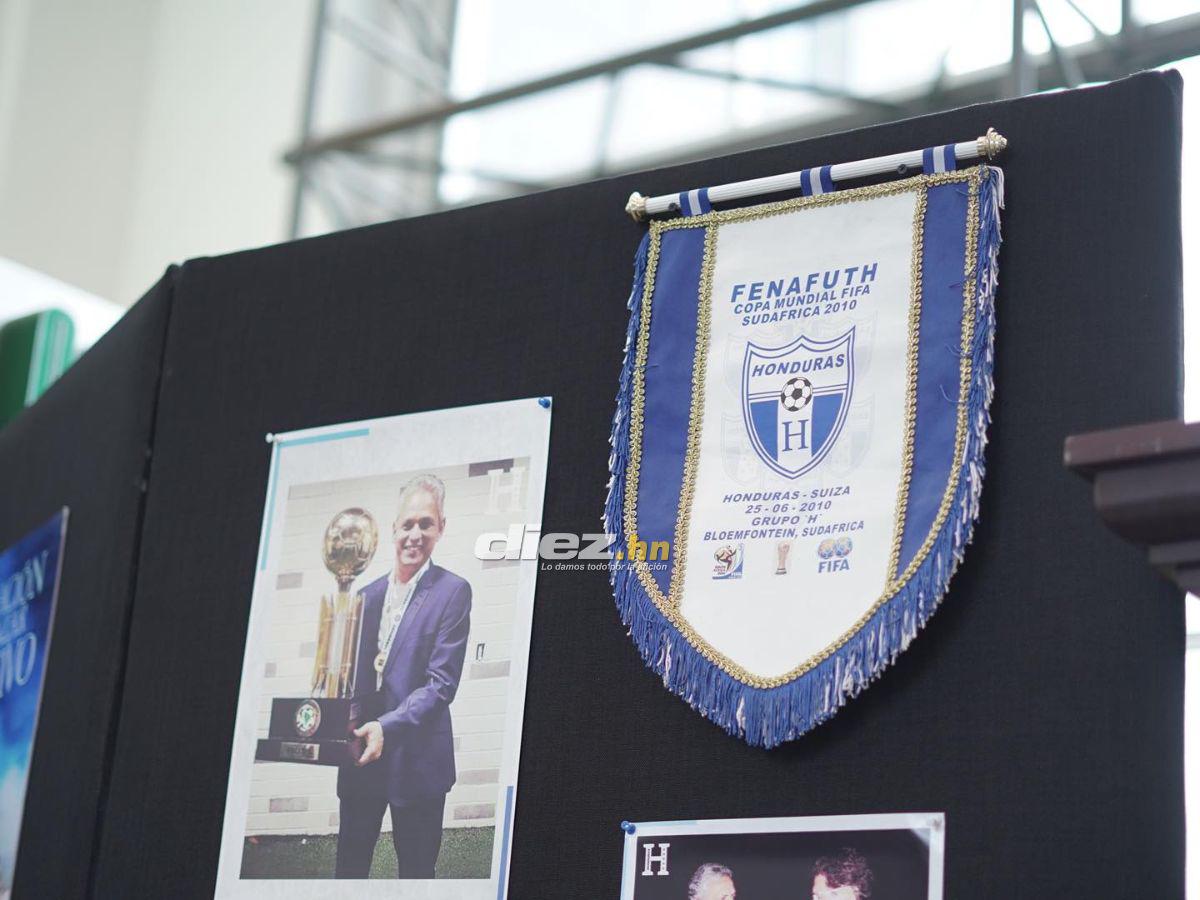 Ovación total a Reinaldo Rueda, el show de Polache, el exjugador que acompañó al DT de Honduras y el curioso obsequio al cafetero