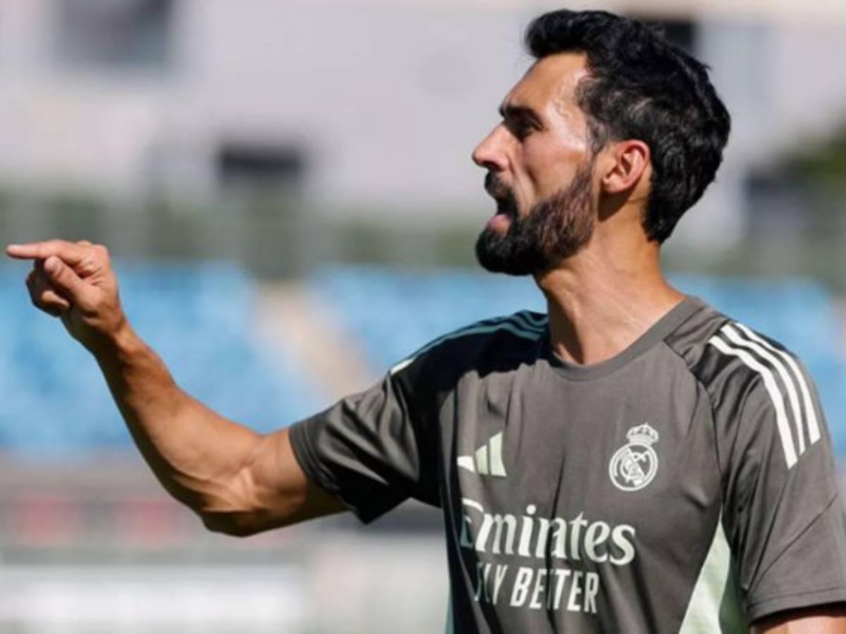 El nuevo contrato de Álvaro Arbeloa: el tiempo que firmó, salario y aceptó el 'fichaje' que Xabi le rechazó a Real Madrid