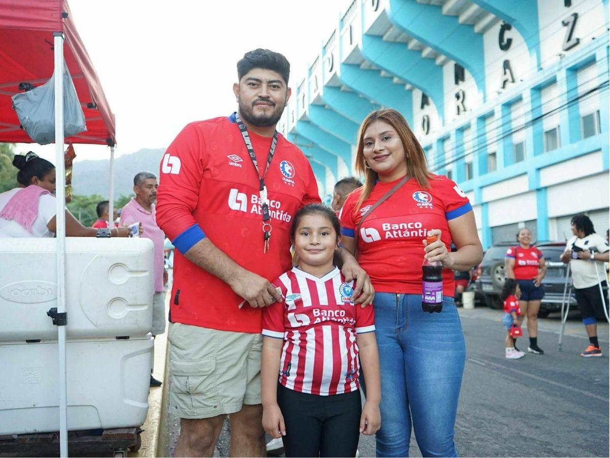 Derroche de bellezas de Olimpia y Real España y jeque causó furor previo al clásico moderno en el Estadio Morazán