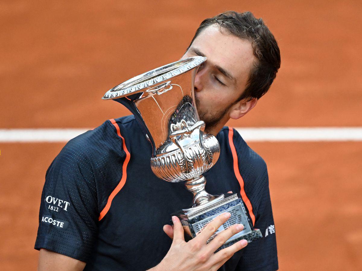 Daniil Medvedev gana en Roma su primer torneo en tierra batida al derrotar a Rune en la final