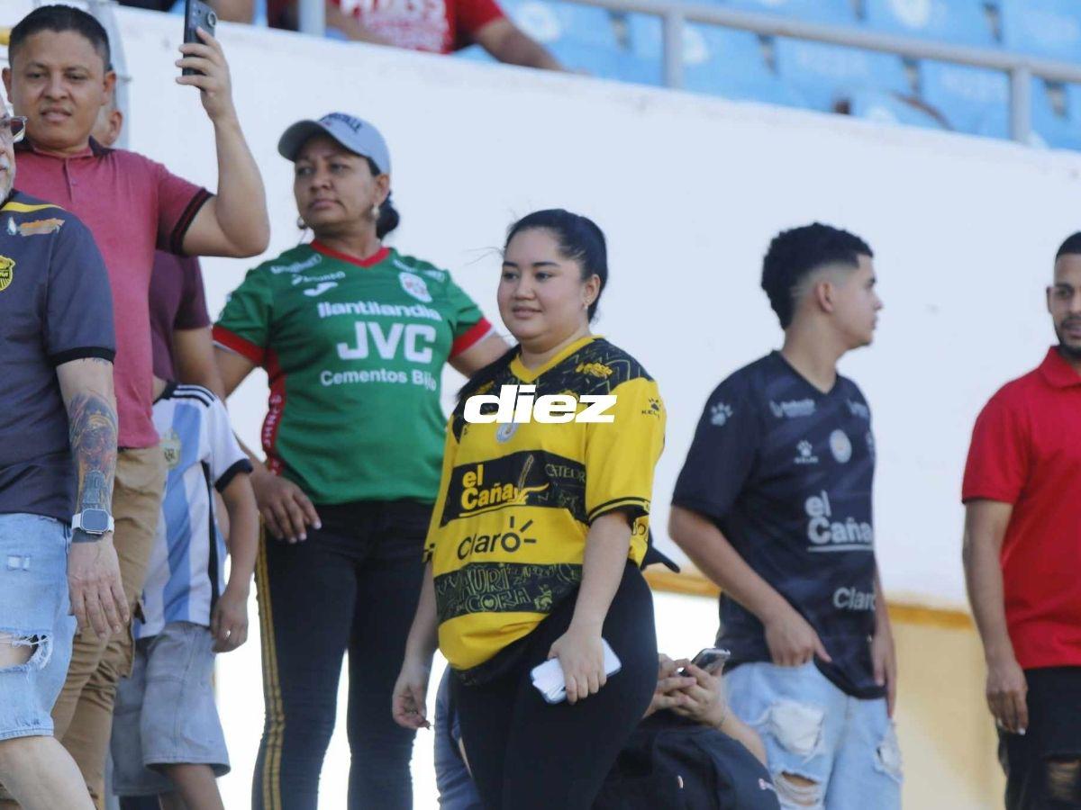 Rabia en Real España, insólita pancarta, derroche de bellezas y desenfreno en Marathón tras barrer a La Máquina en el clásico