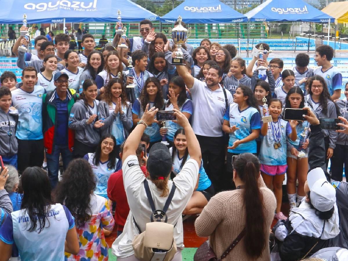 ¡Tremenda adrenalina! Más de 400 atletas de natación dieron gran batalla en campeonato de piscina en SPS