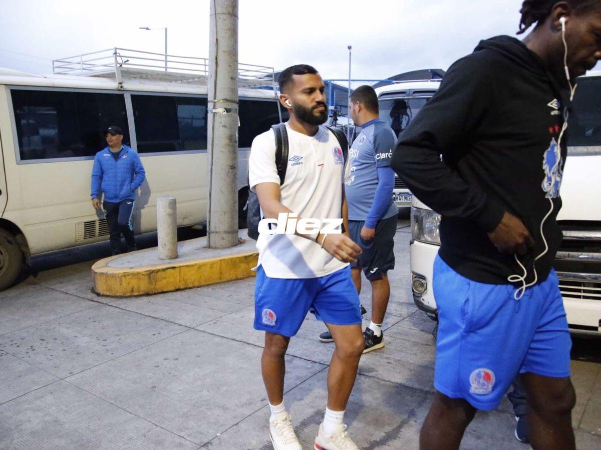 Motagua vs Olimpia en fotos: saludo especial de Troglio, derroche de bellezas en el Nacional y el curioso gorro
