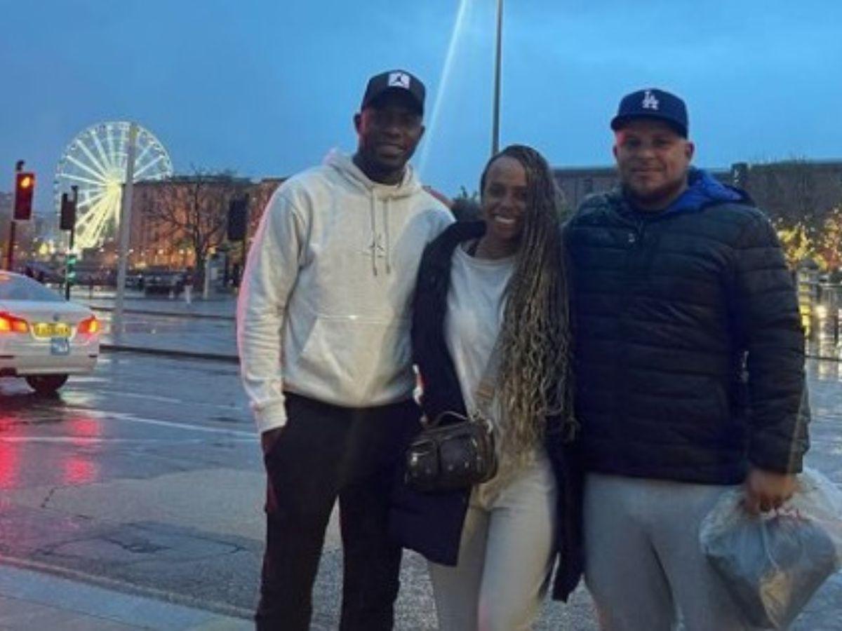 Maynor Figueroa regresó al Wigan de Inglaterra: momentazo con el DT de Cristiano Ronaldo y fan lo sorprendió con álbum