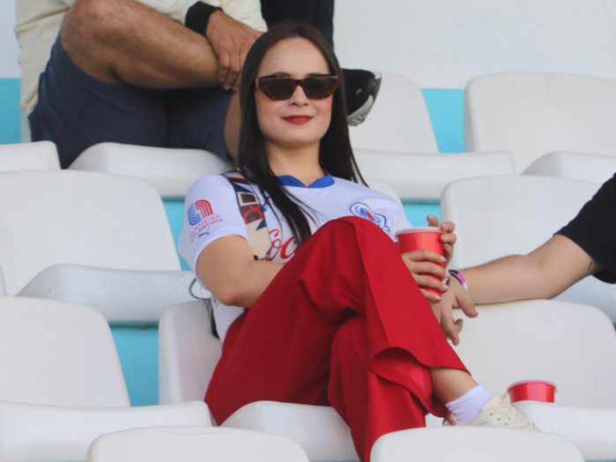 ¡Bellezas en el Nacional! Las hermosas chicas que llegaron a engalanar el clásico entre Olimpia y Real España