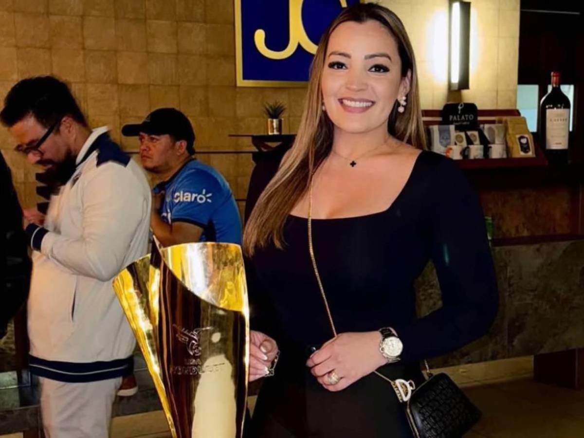 La hermosa esposa de directivo de equipo hondureño deslumbra en redes sociales: así disfruta de sus vacaciones en Roatán