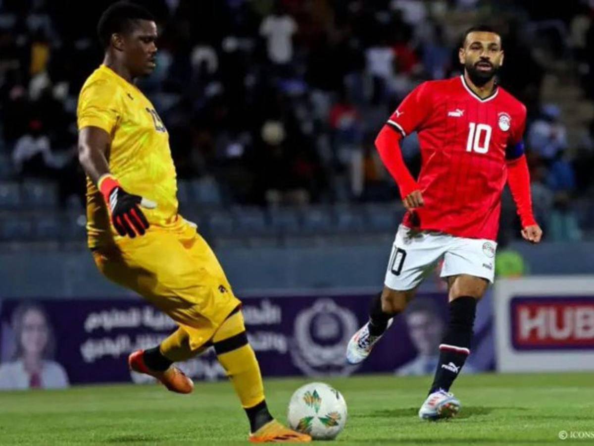 Pesa más de 80 kilos: ¿Quién es el portero que se hizo viral por su físico en la Copa África?