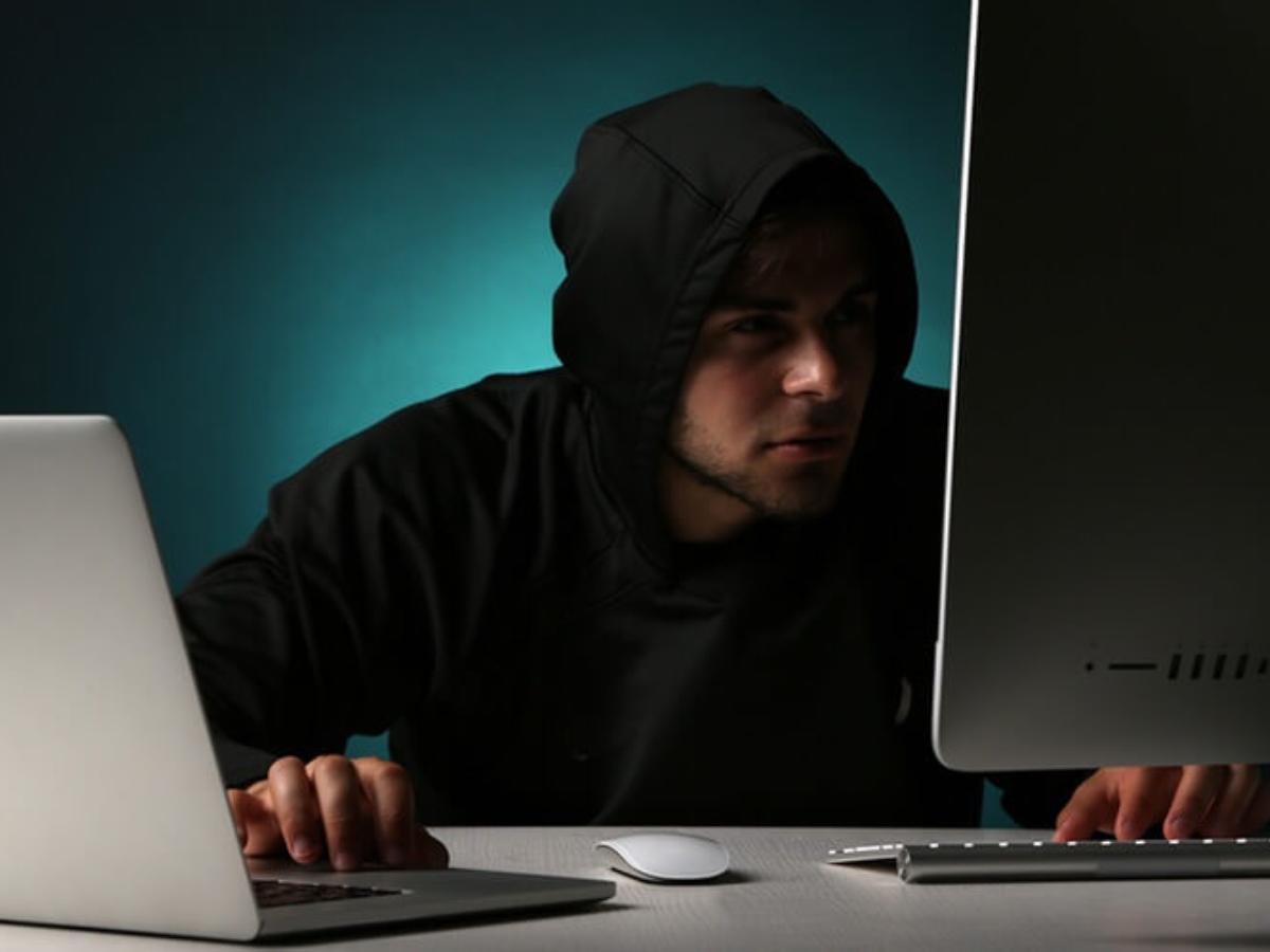 El paramédico que robó durante años en el Manchester City y vendió las botas de ‘Kun’ Agüero por internet