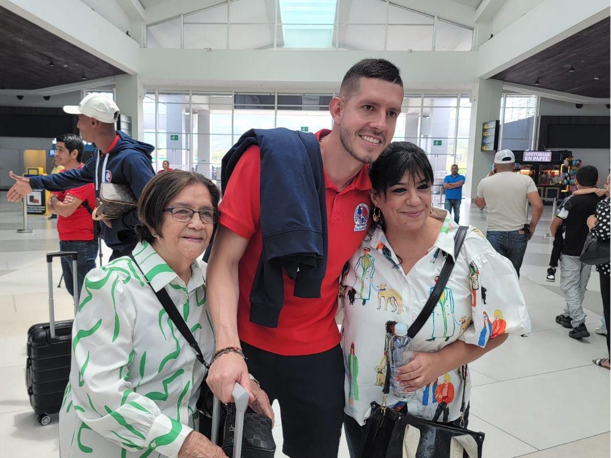 Amistoso Olimpia-Real España: jugadores del león causan furor y La Máquina viajó relax a Estados Unidos