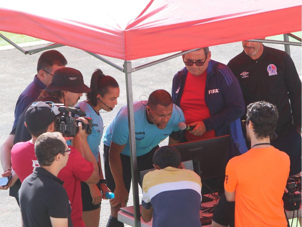 El FVS VAR tendrá un curioso detalle y qué estaba haciendo Espinel: así fue el día dos de pruebas de la herramienta tecnológica