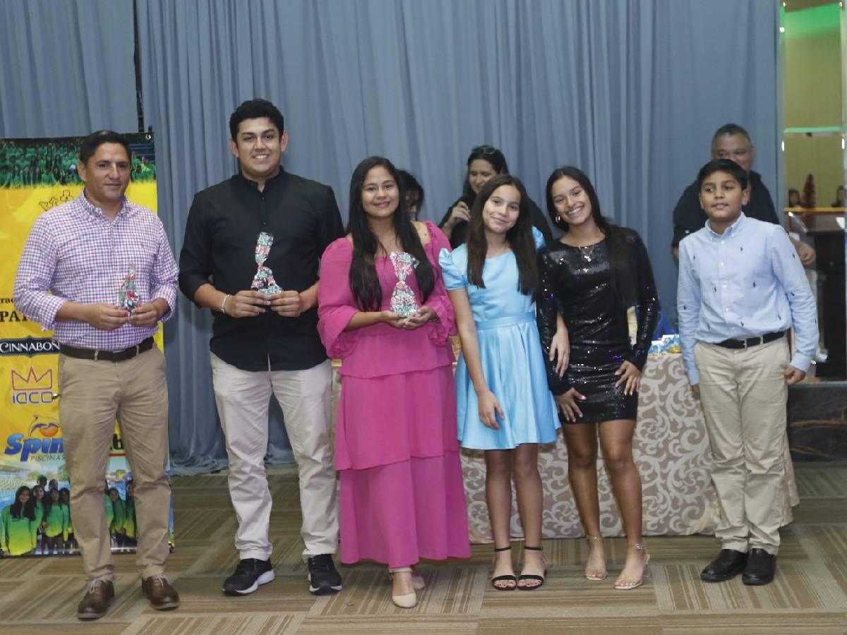 Club natación Municipalidad de San Pedro Sula premió a sus mejores atletas