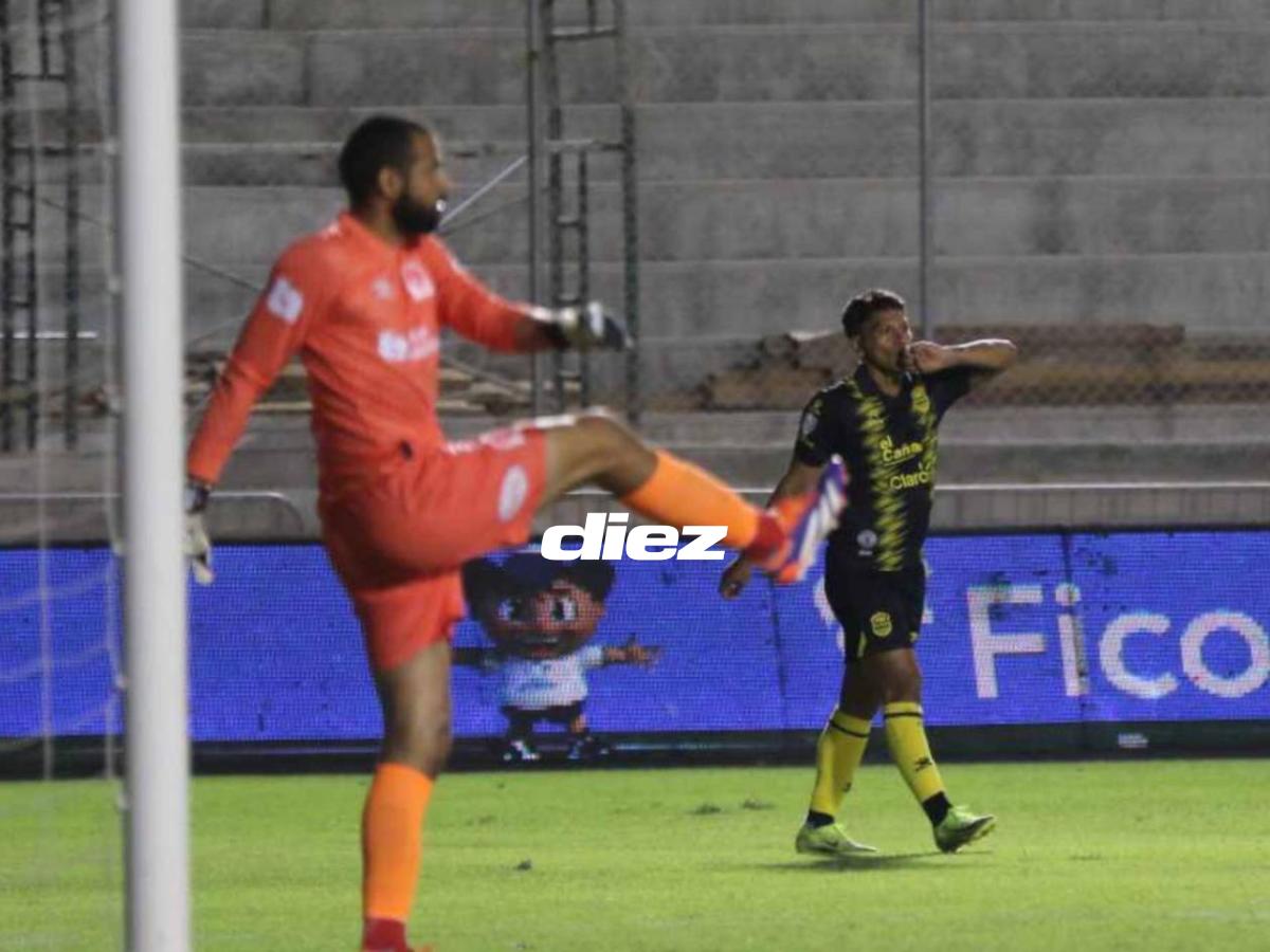Jerry Bengtson recibe balón de oro, Olimpia con visita de lujo y caras tristes tras empate ante Real España