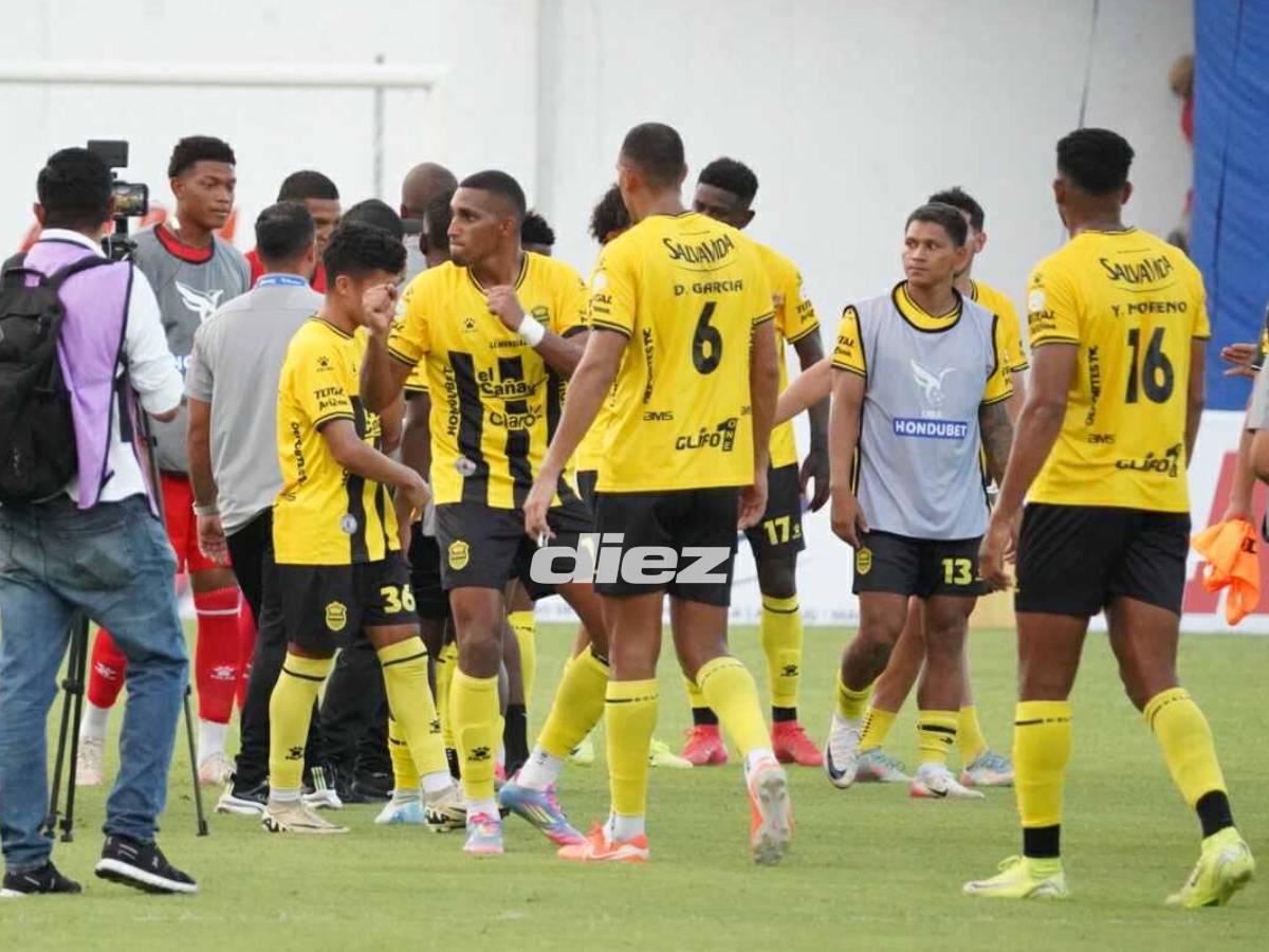 El horror arbitral, bronca de Lavallén y la celebración de Real España tras vencer a Marathón; ¿por qué no jugó Dixon Ramírez?