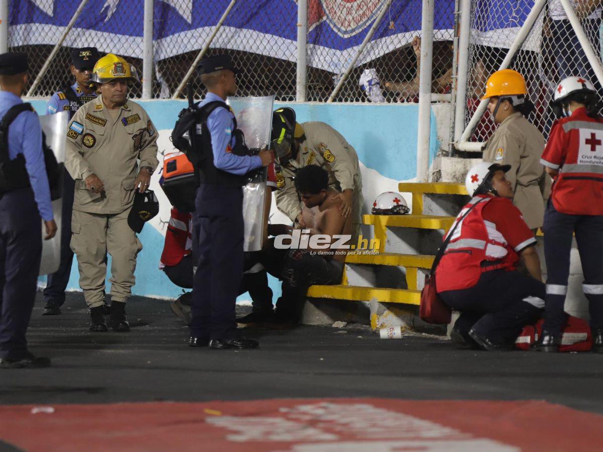 El llanto de futbolista del Real España, Michaell Chirinos se bajó a Troglio y el hincha que se golpeó en pleno clásico