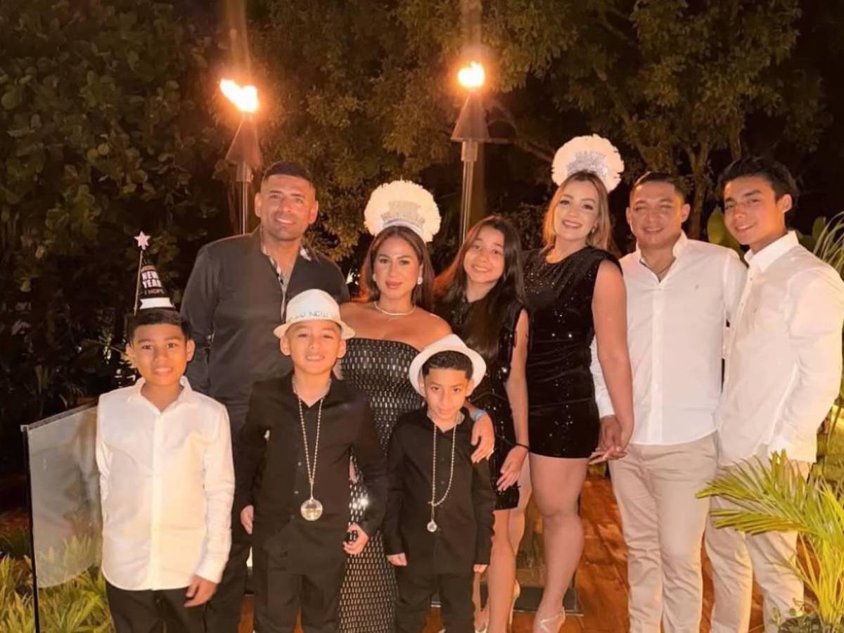 La hermosa esposa de directivo de equipo hondureño deslumbra en redes sociales: así disfruta de sus vacaciones en Roatán