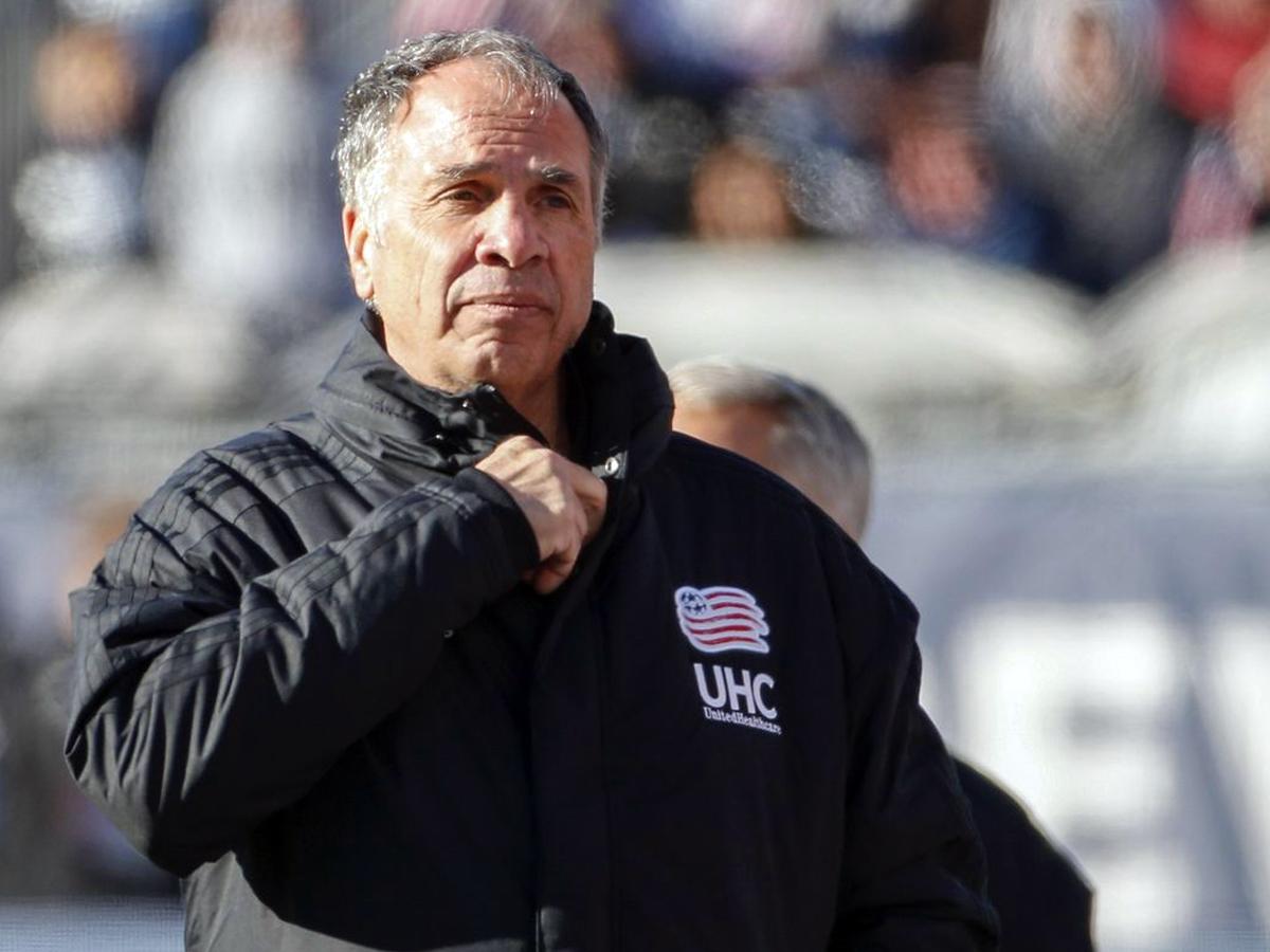 Bruce Arena, extécnico de la Selección de Estados Unidos, es suspendido por su equipo por una investigación en su contra