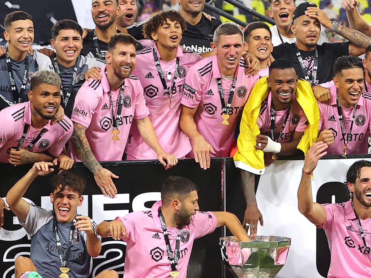 David Ruiz y Lionel Messi festejan el título de campeón de la Leagues Cup de la Concacaf 2023.