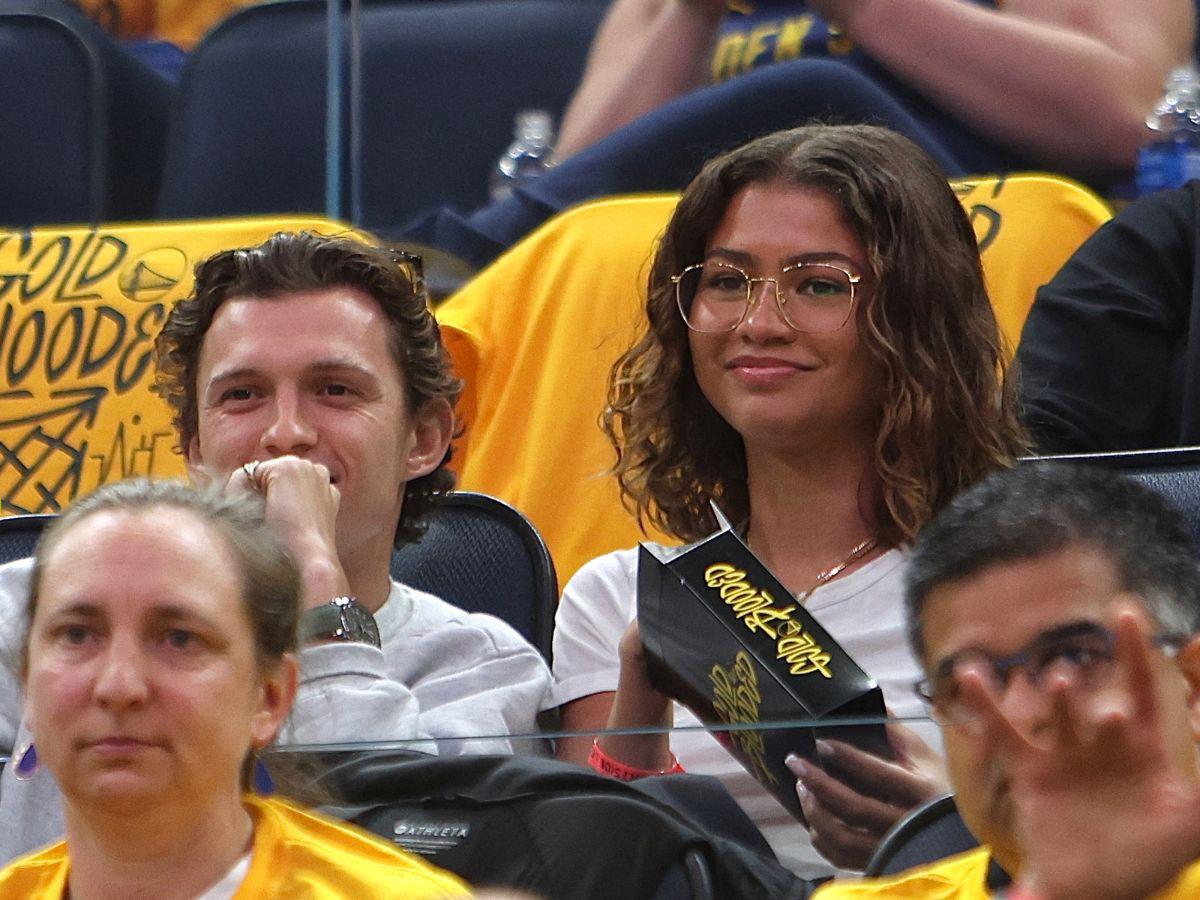 No se vio en TV: jugadores del Barcelona, famosos del cine y los mejores momentos del partido de Warriors ante los Lakers