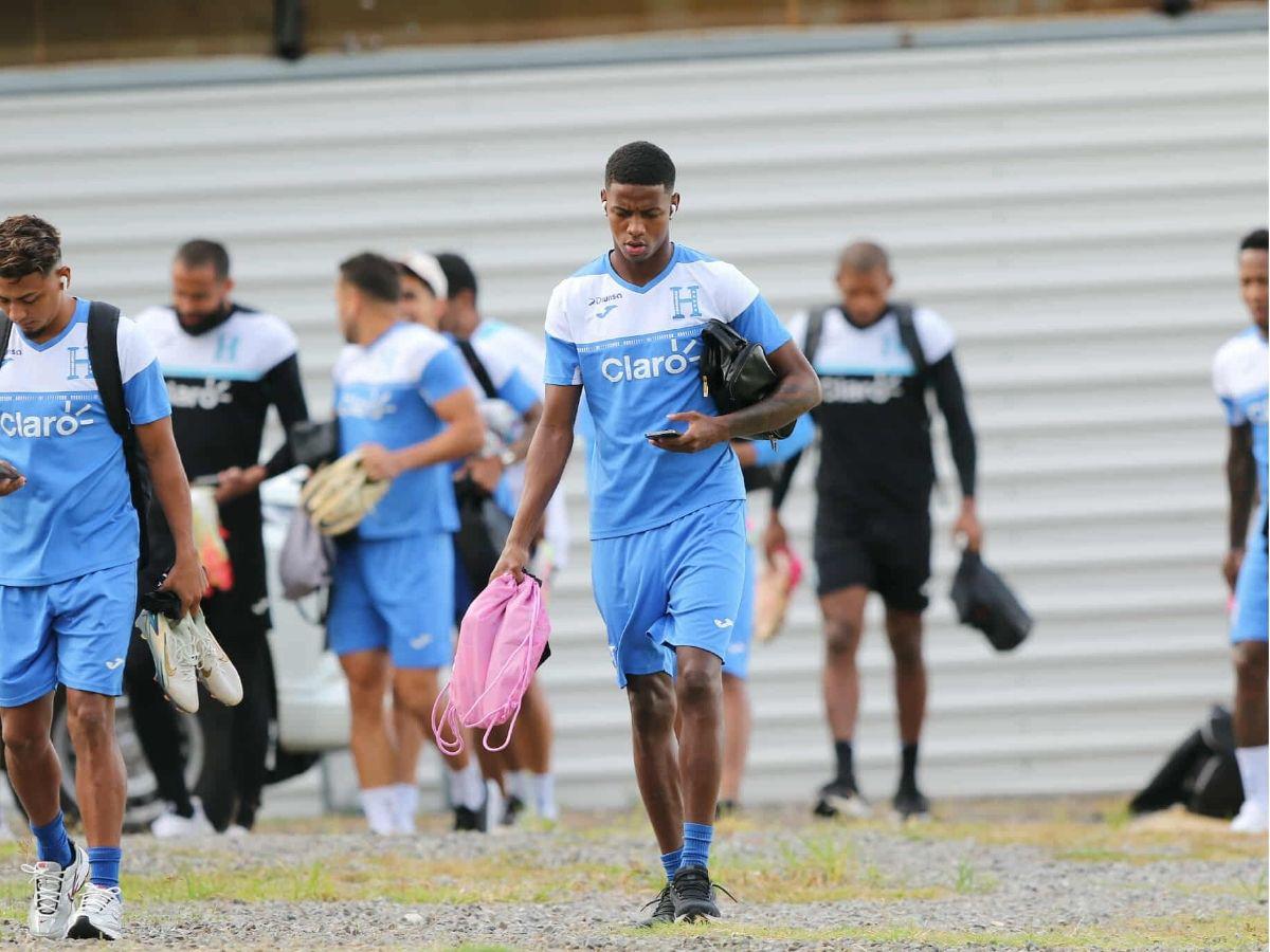 Hermosa bebé le robó el corazón a Alexy Vega y ambientazo en el CAR: Así fue el último entreno de la Selección de Honduras