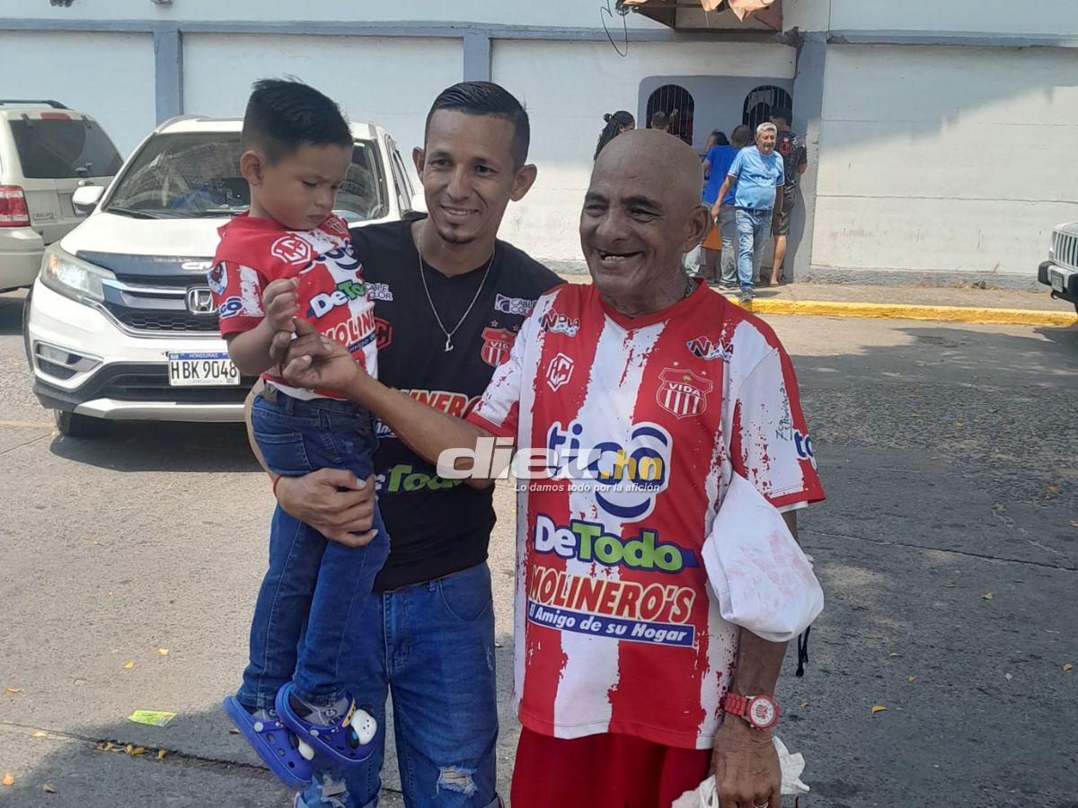 Locura por el Vida, personaje se robó el show y derroche de bellezas previo a la “final” por el no descenso ante Motagua