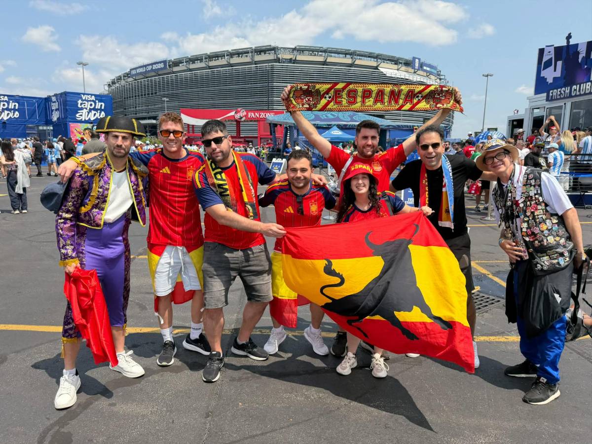 Camerinos al descubierto antes de la final, marea roja de España y Honduras sorprende