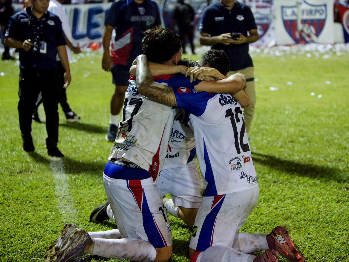 ¡Despertó un grande! Extécnico de Liga Nacional mete a la final a uno de los clubes históricos en El Salvador 13 años después
