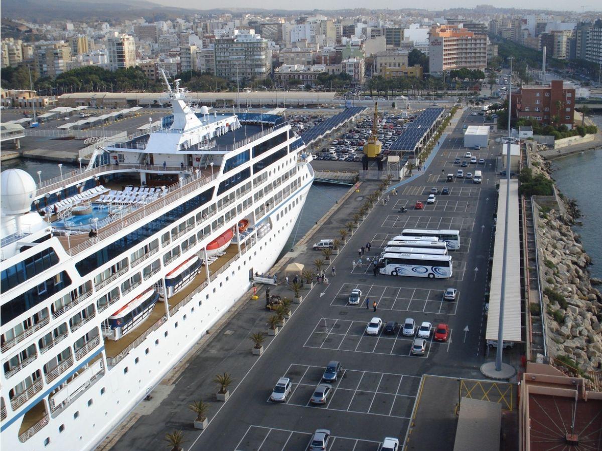Un infierno descomunal: Así es la hermosa casa del Almería de España, el virtual nuevo equipo del Choco Lozano