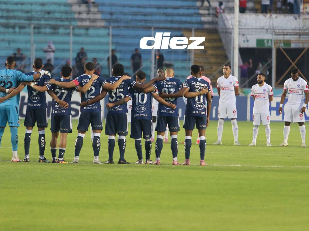 Minuto de silencio antes del pitazo inicial.