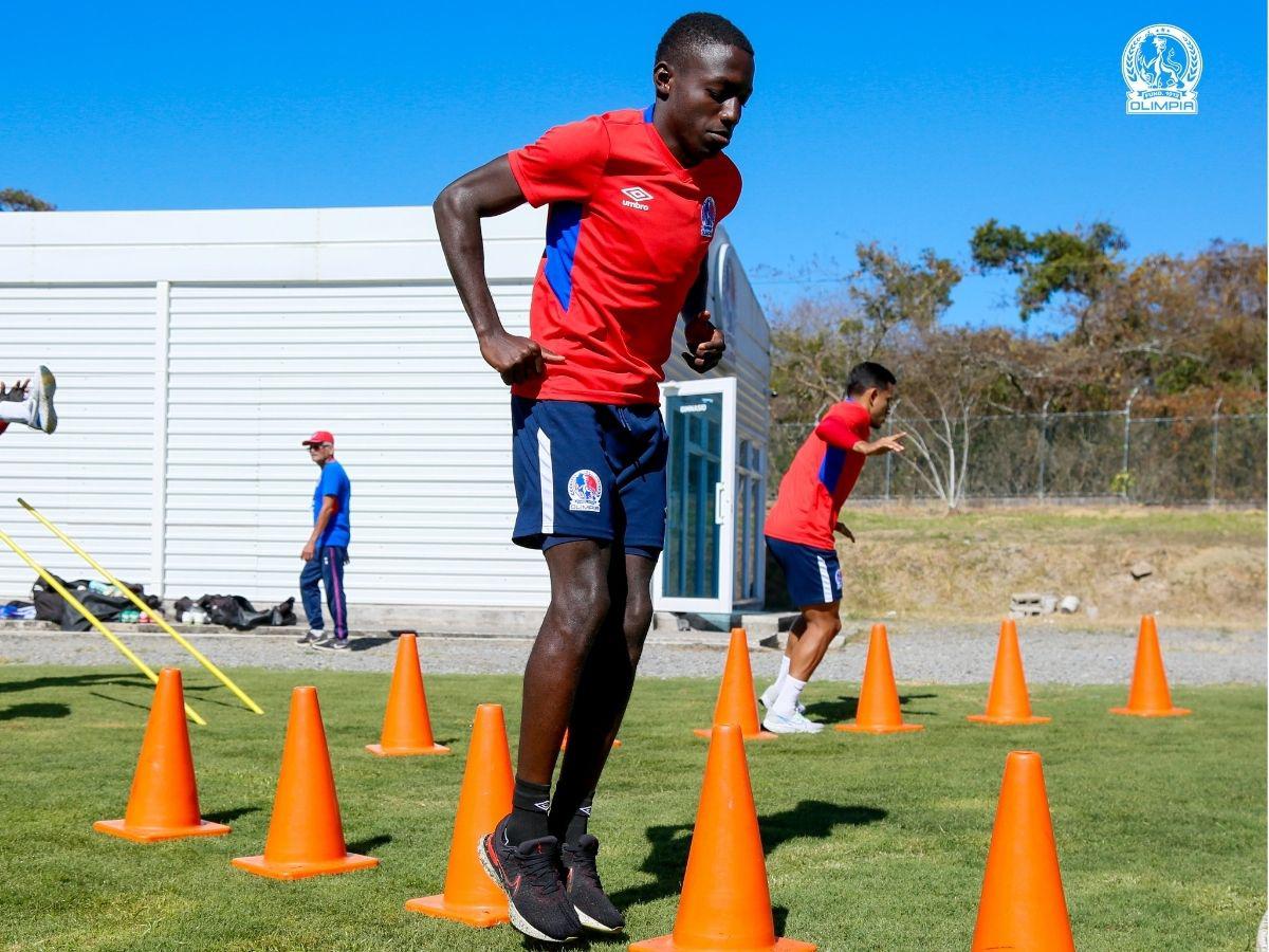 ¡Con dos refuerzos! Así sería el 11 titular de Olimpia ante Marathón en el primer clásico nacional del 2026