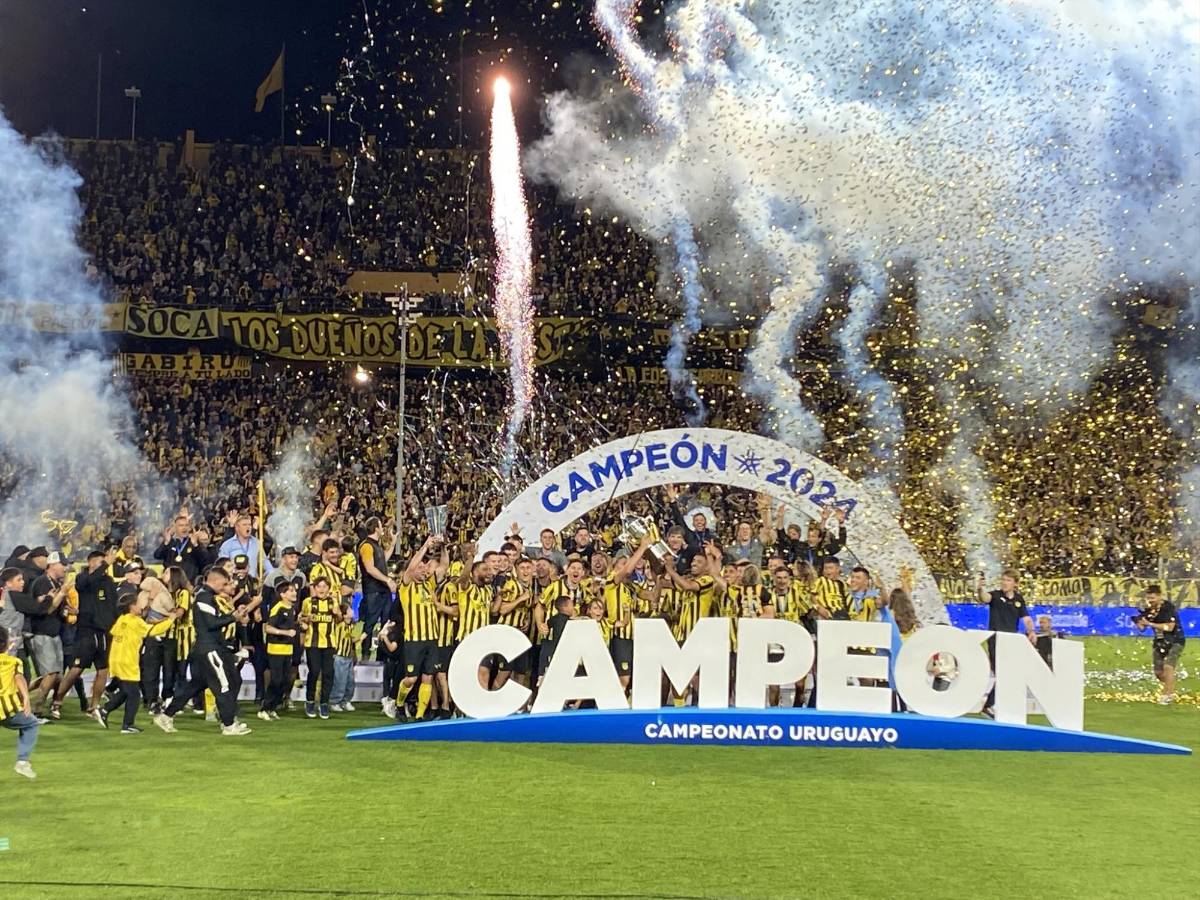 Un infierno: Peñarol se consagró campeón de Uruguay tras vencer a Fénix y así fue la tremenda celebración
