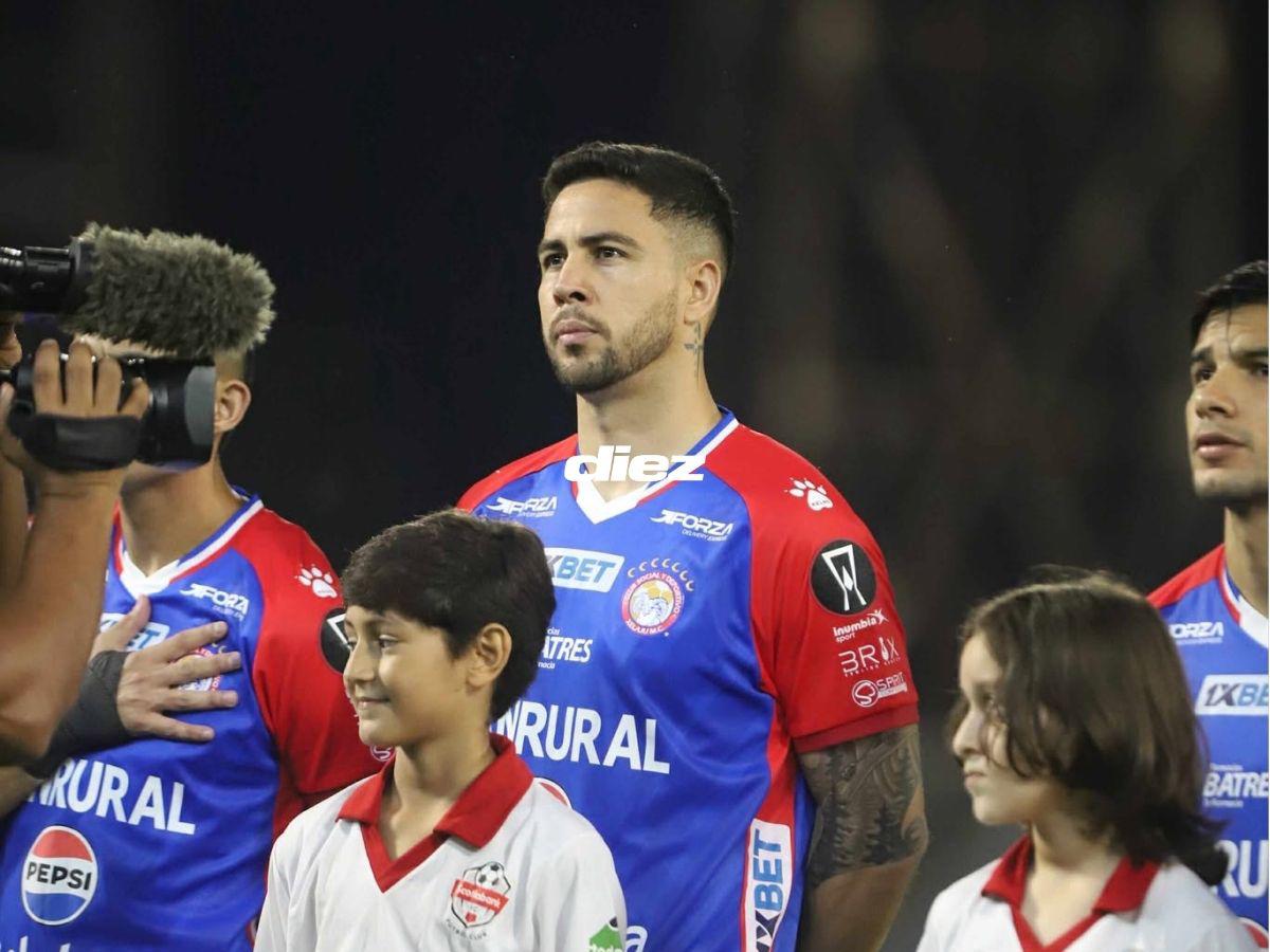 Amargura en Real España, el impresionante tifo, curioso beso que nadie vio y la locura de los hinchas del Xelajú