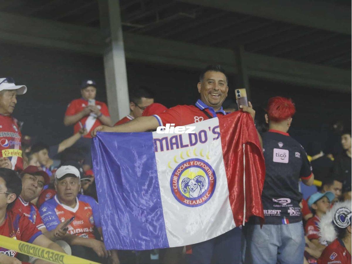 Amargura en Real España, el impresionante tifo, curioso beso que nadie vio y la locura de los hinchas del Xelajú