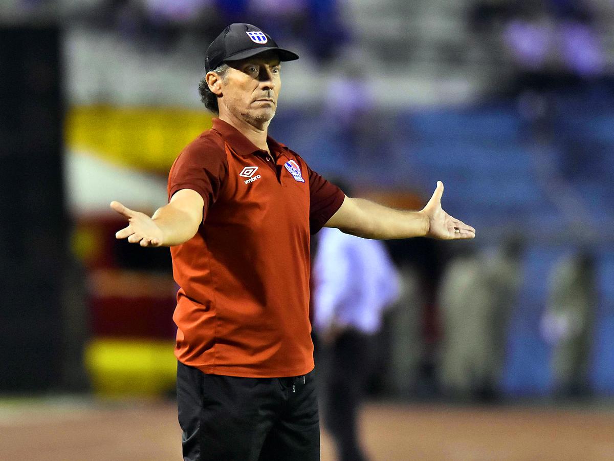 El argentino Pedro Troglio, a la carga por igualar un récord que tiene 35 años en el fútbol hondureño