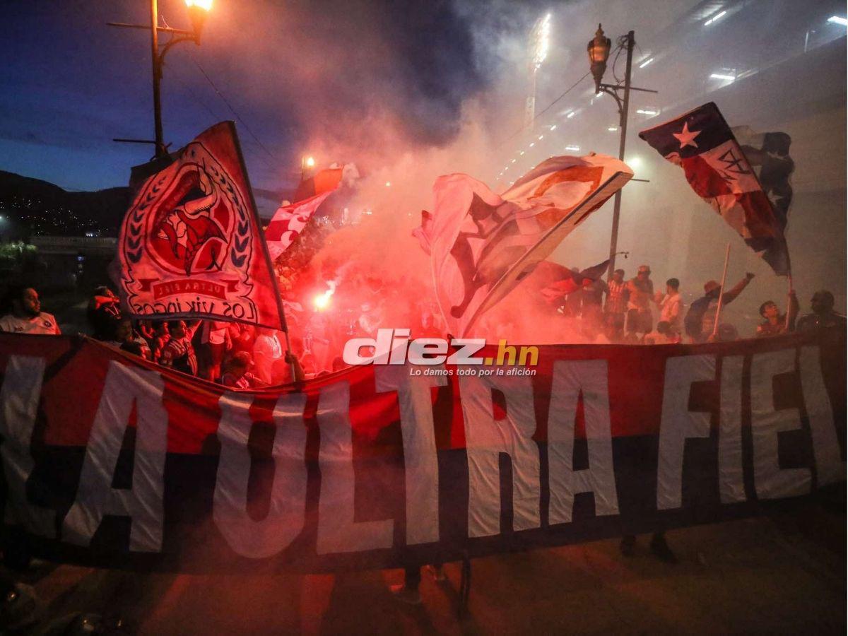Descomunal show de la Ultra Fiel: así es el infierno que le preparó la afición de Olimpia al Antigua por Copa Centroamericana