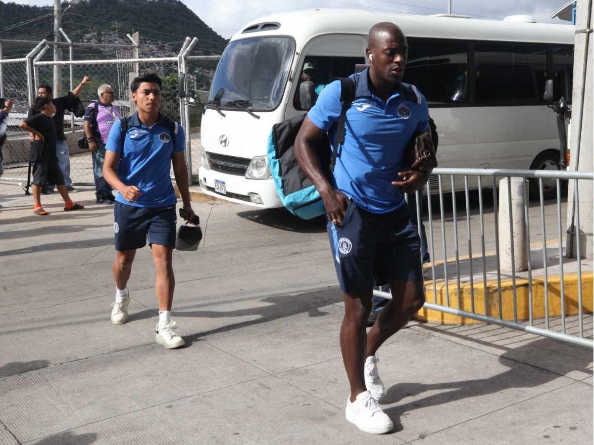 ¿Quién era la chica de verde? Derroche de bellezas en la previa del Olimpia-Motagua, ¡Bengtson fue sorprendido!