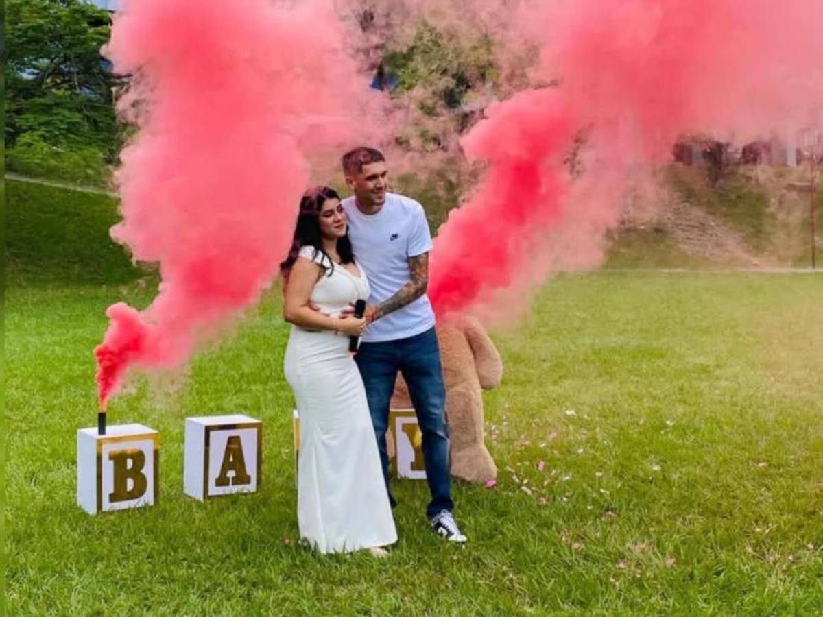 Presentadora hondureña sorprende al anunciar que está embarazada de exfutbolista de Liga Nacional: Una mini murallita