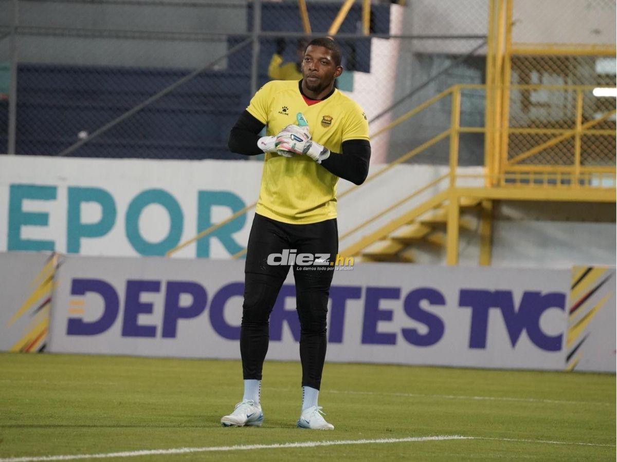 Barra de Real España sacó espectacular manta, chica bella robó suspiros y agarrón de Héctor Vargas con “La Máquina”