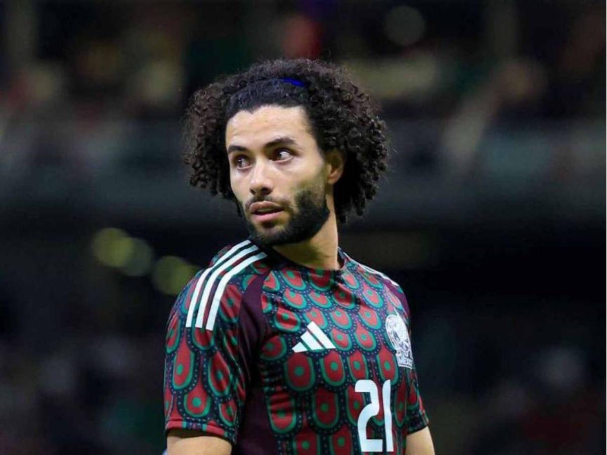 DIEZ polémicas del Honduras-México: coscorrón al Chicharito, beso de Caballero y “ayudín” de Iván Barton