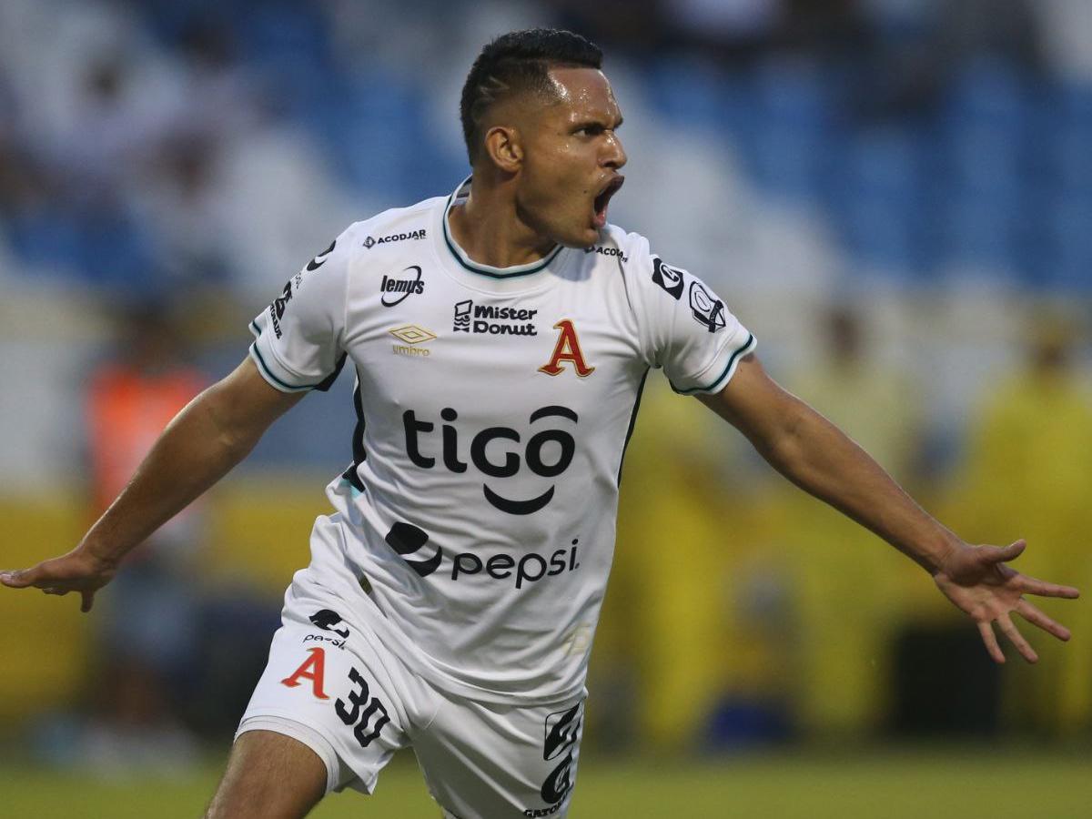 Alianza se corona campeón de El Salvador goleando al Municipal Limeño del hondureño Ever Alvarado